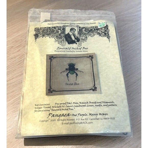 Professor Fizzby's Wonderous Strange Collection of Wee Beasties *Emerald Bee*